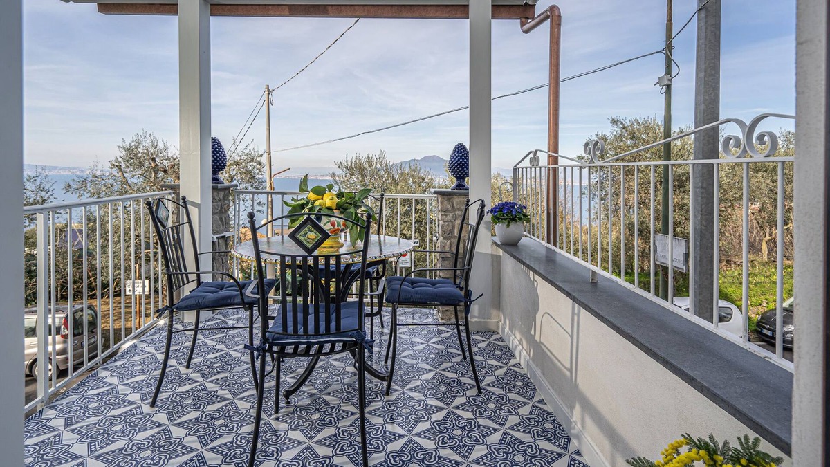 Priora Apartment | Newly refurbished 2 bedroom flat near Sorrento