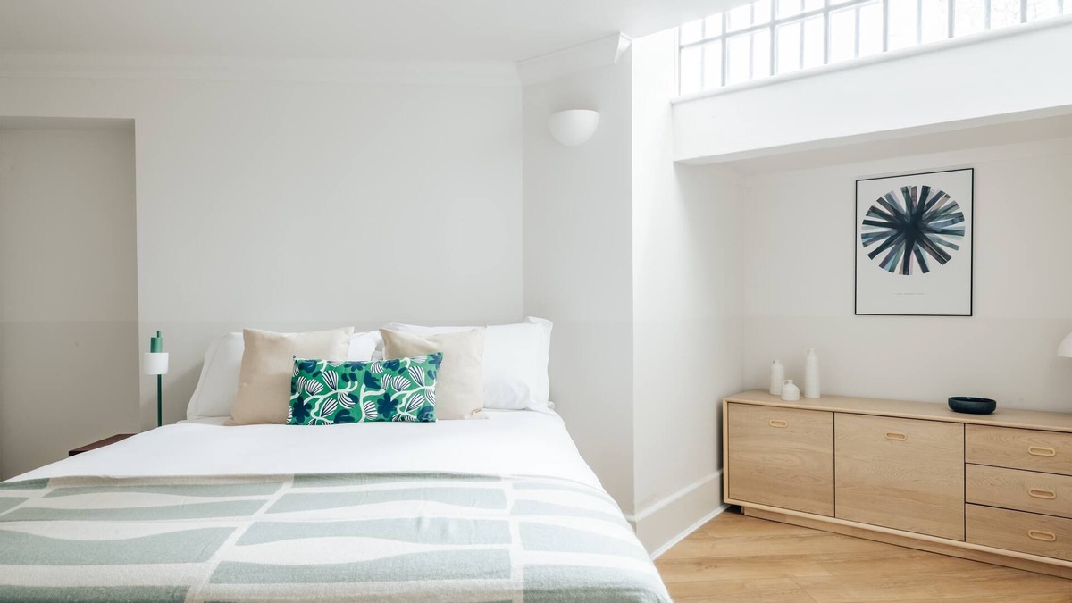 Vincent Square Apartment | Newly Refurbished 2BD LG Apartment