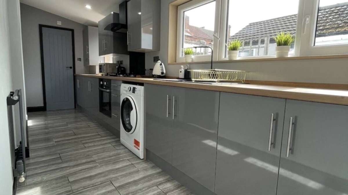 Lincoln House | Newly refurbished 3 bedroom/2 bathroom house