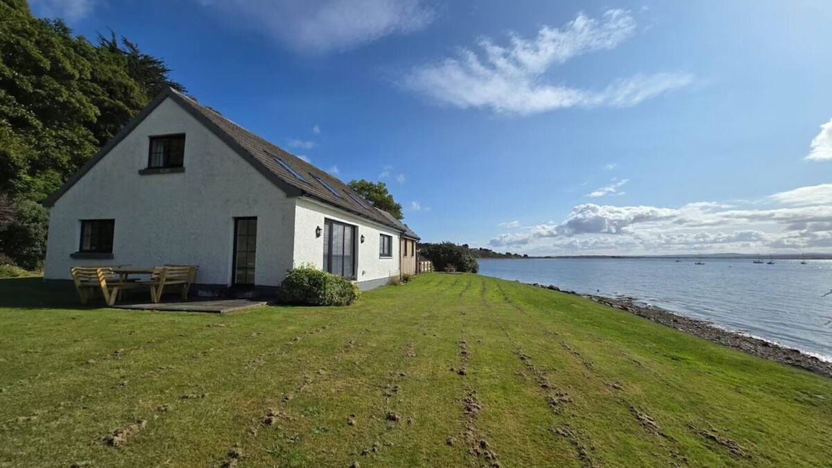 Fortrose House | Newly refurbished 4 bedroom ocean front home in Fortrose