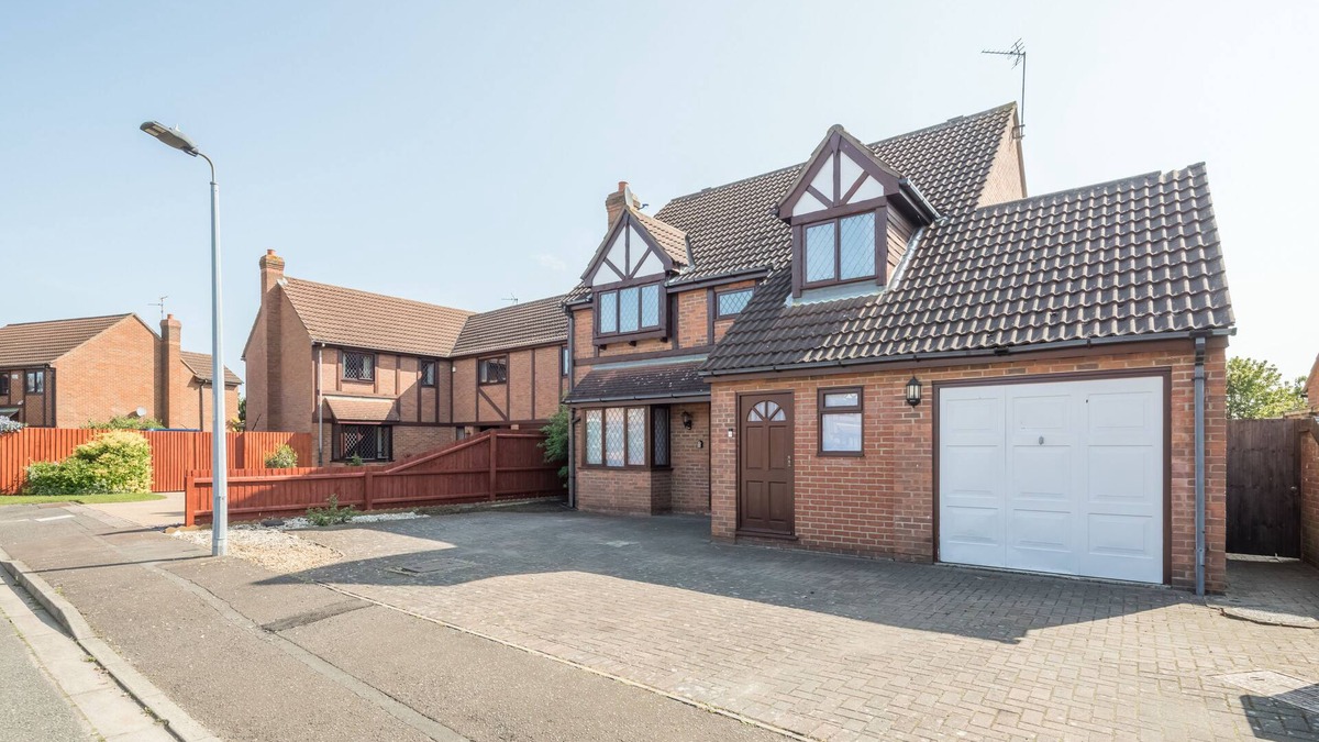 Peterborough House | Newly Refurbished Lavish House in Peterborough