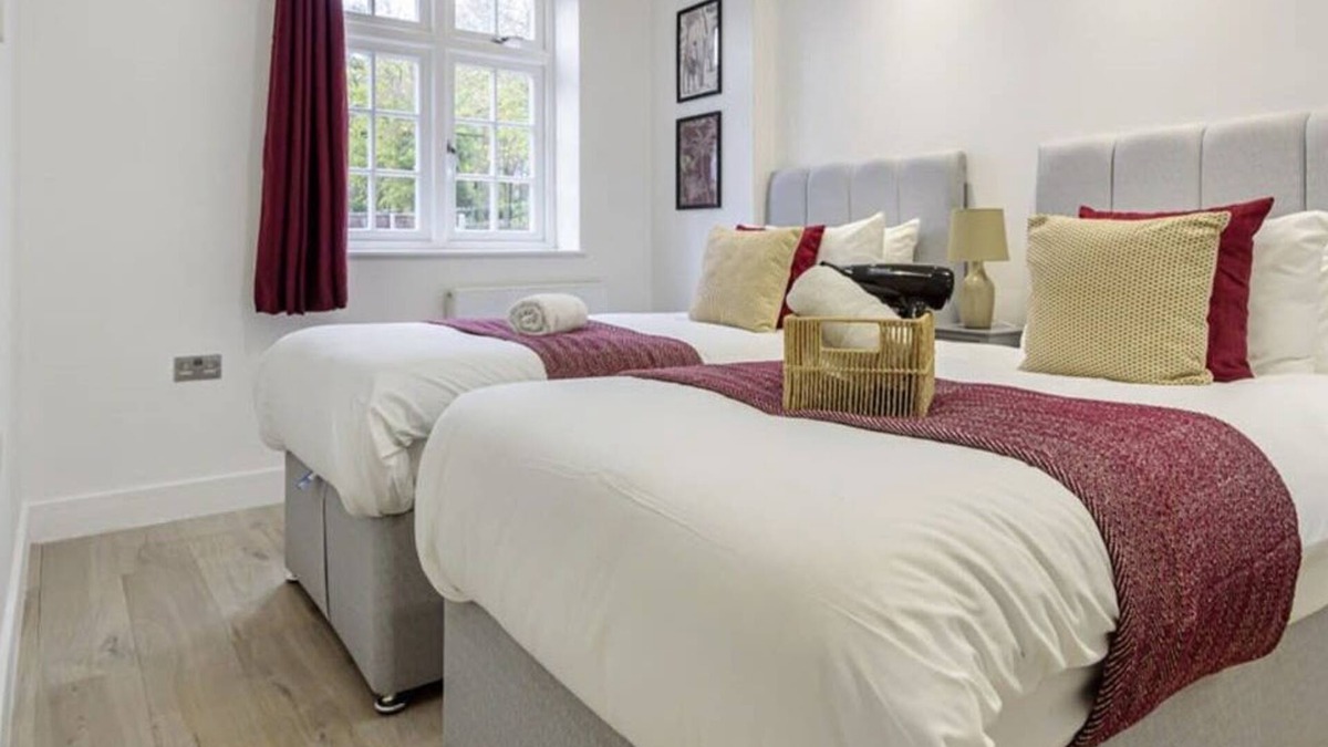 Rushmoor District Apartment | Newly Refurbished Superior 1 Bed 1 Bath Apartment