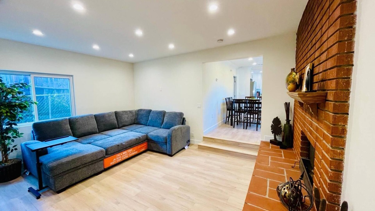 Montrose House | Newly remodeled 3 bedrooms single floor home located close to Downtown Montrose.