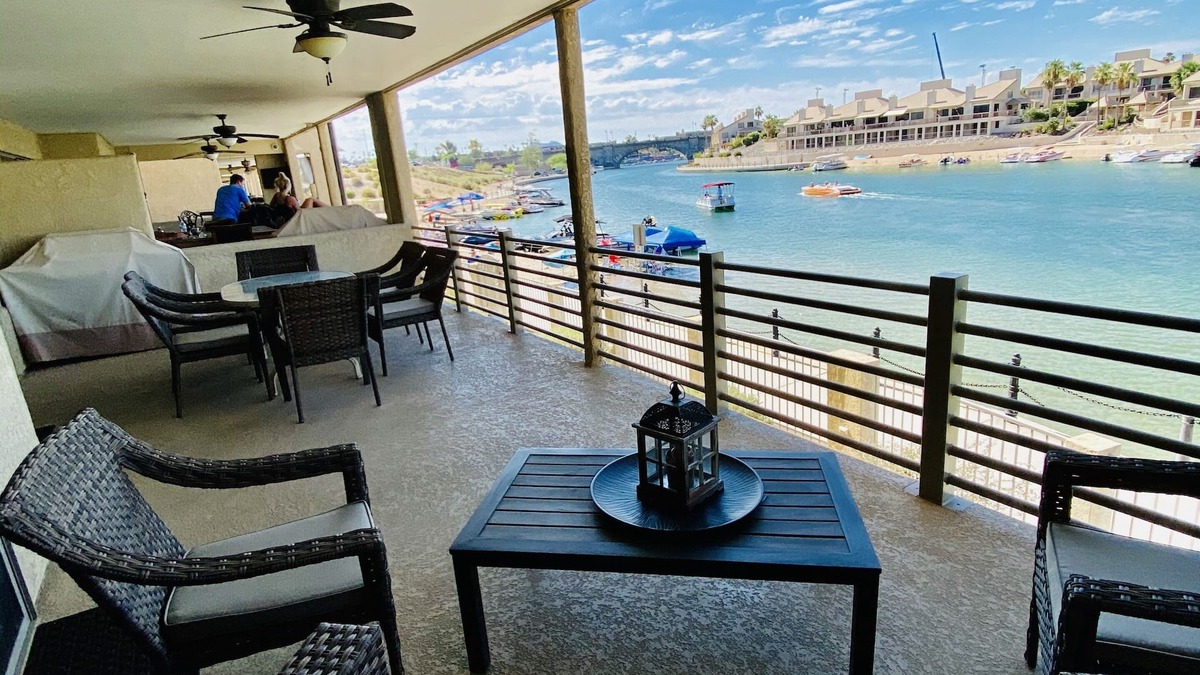 Lake Havasu City Condo | Newly Remodeled - Waterfront 2x2 Condo - Walk to Bridge/Beach/Bars/Restaurants