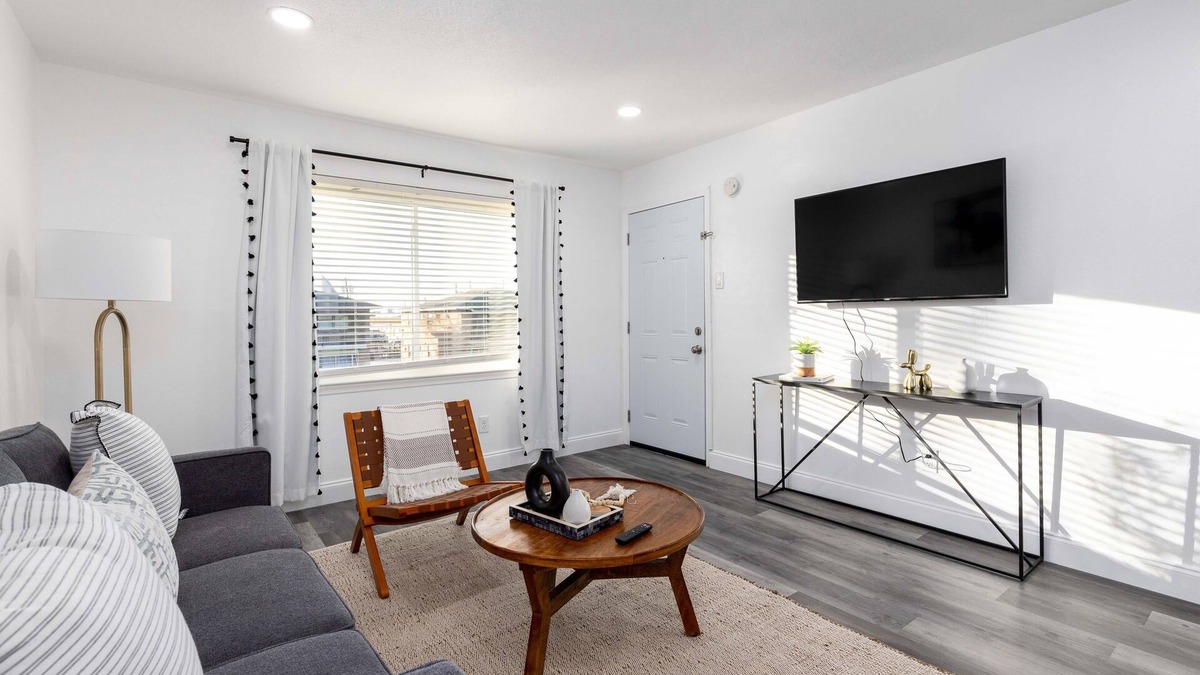 Irving Apartment | Newly Remodeled 1BR Irving Gem!