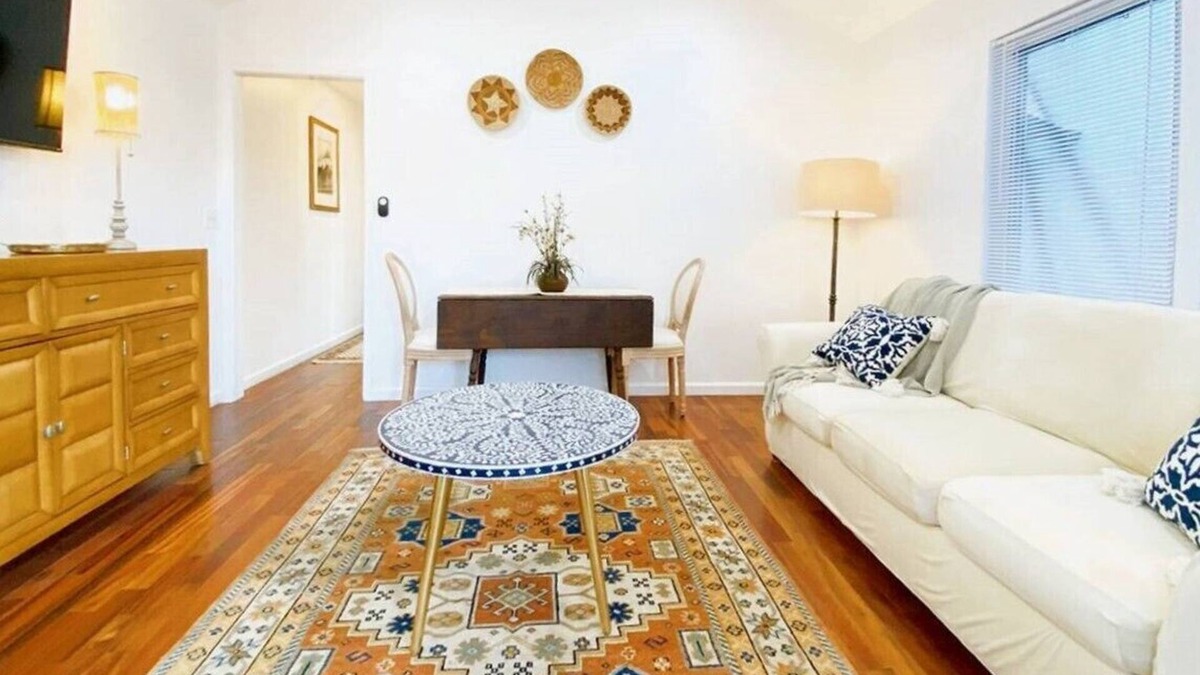Broadmoor Apartment | Newly remodeled 2 bedroom, 1 bath apartment. Central location.