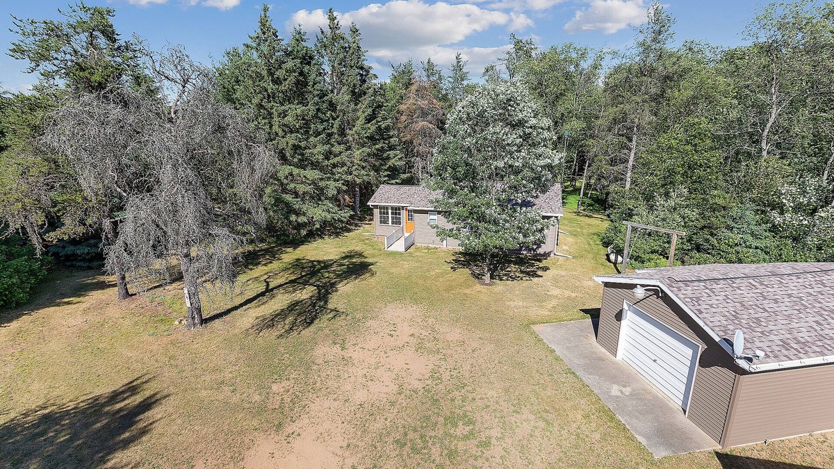 Athelstane House | NEWLY REMODELED 2 BED CABIN ON ATV/SNOWMOBILE TRAIL