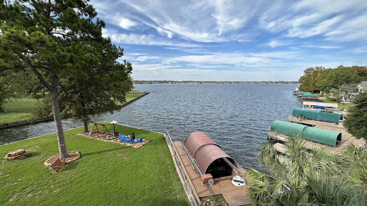 Montgomery Condo | Newly remodeled 2 bedroom condo with beautiful lake view.