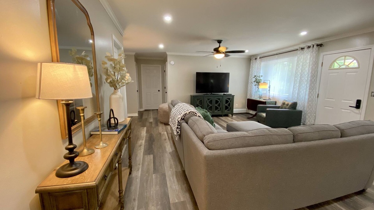 Aurora House | Newly Remodeled 3-Bedroom Pet Friendly Home