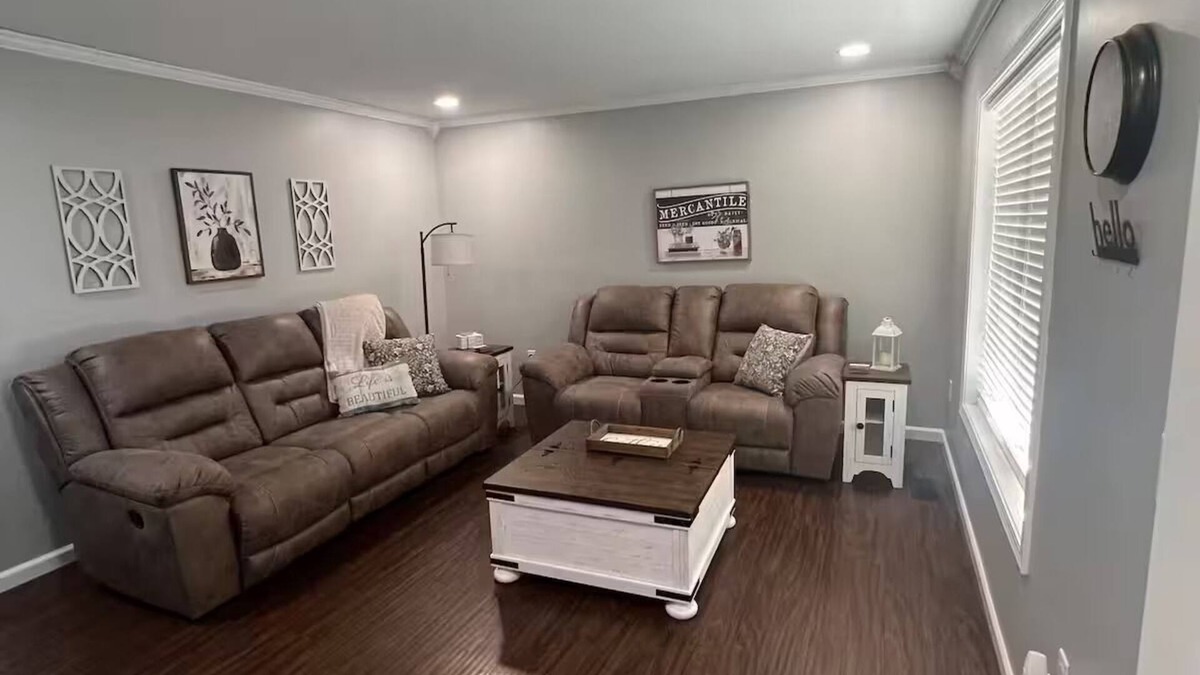 Madisonville House | Newly Remodeled 3-BR house close City of Madisonville & Marh Park Abortorium.