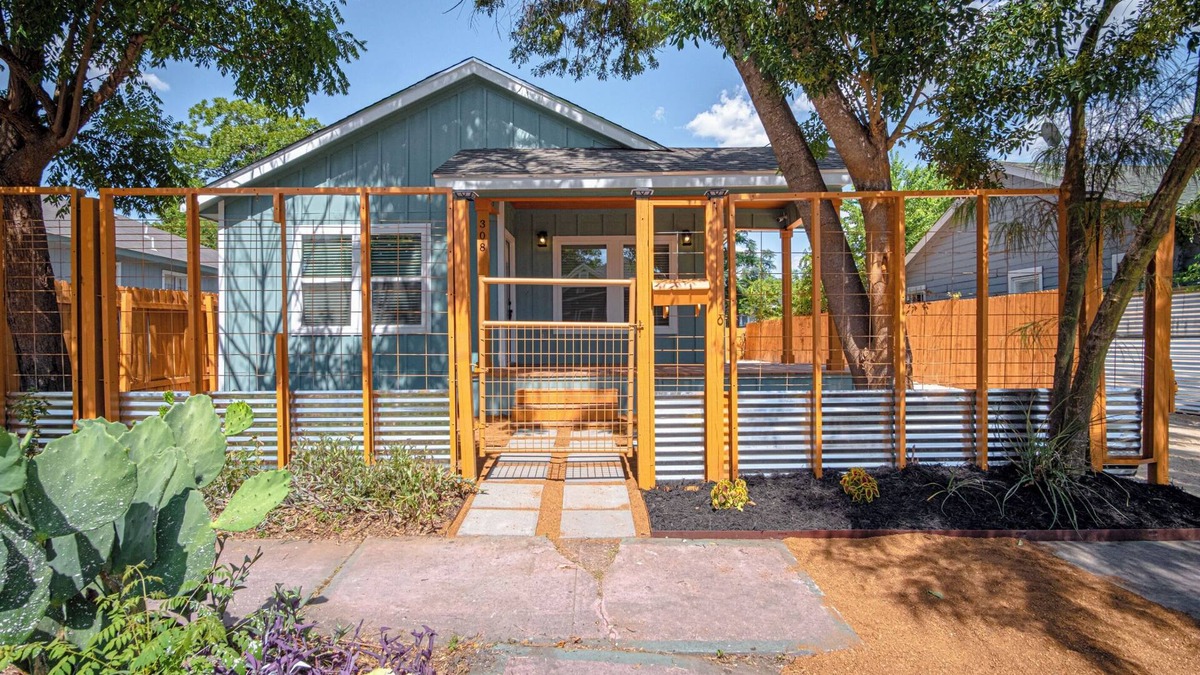 Near East Side House | Newly Remodeled 4BR 2BA Near Amazing Downtown