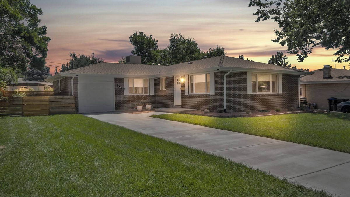 Alta Vista Area House | Newly remodeled 5-bedroom house 1.8 mi to Old Town Arvada Hot Tub, AC