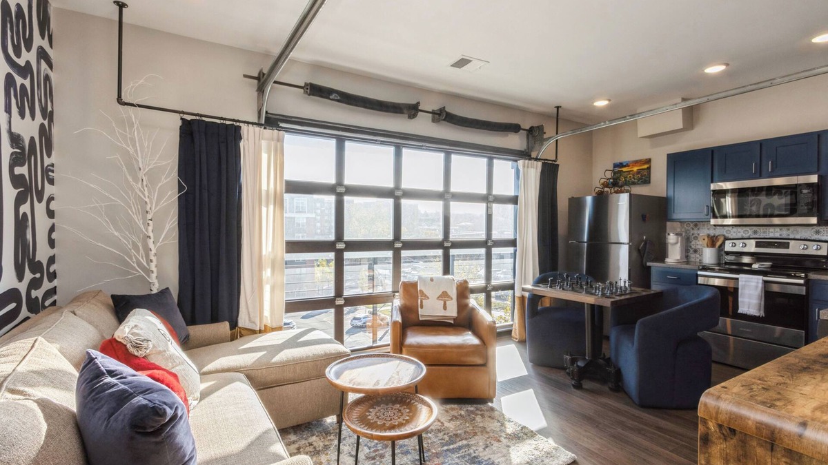 Lawrence Condo | Newly Remodeled BOHO Condo - 1 Block to Mass Street!