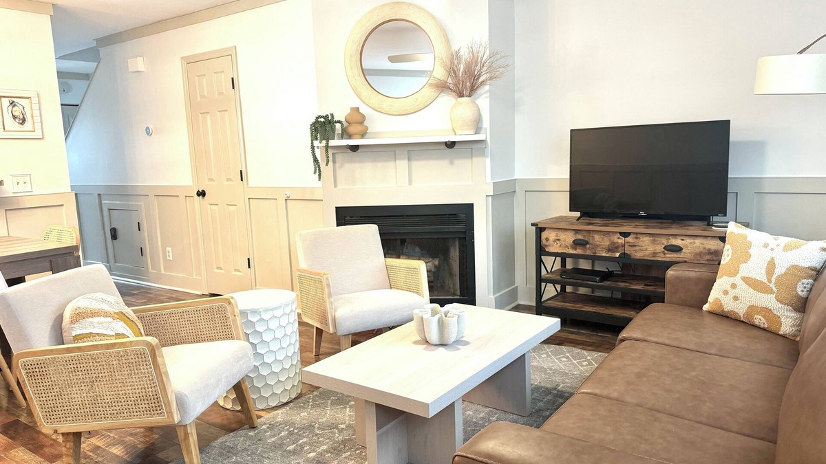 Port Royal House | Newly Remodeled chic 2-bedroom townhome in beautiful Port Royal w. private patio