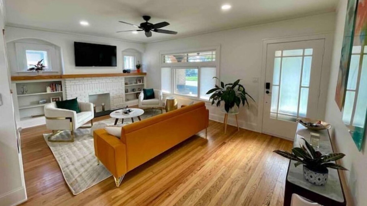 Kamm's Corners Apartment | Newly remodeled | Close to airport | 3br, 1 ba