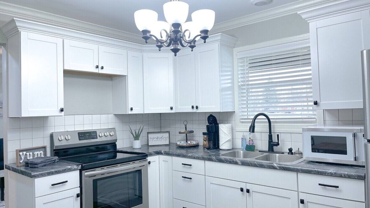 Acton House | Newly Remodeled Cozy Home Minutes to Downtown