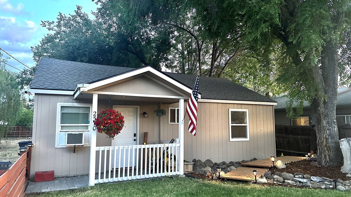 Yakima House | Newly Remodeled Comfy Cottage