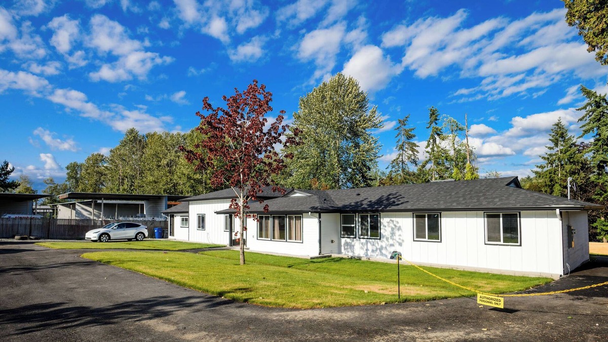 Kent House | Newly remodeled gated house Kent,Des Moines, Fedral way with AC and Office