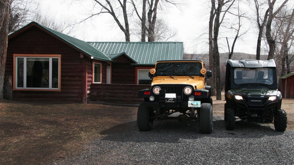 Dubois Cabin | Newly Remodeled Historic Log Cabin on Banks of Horse Creek
