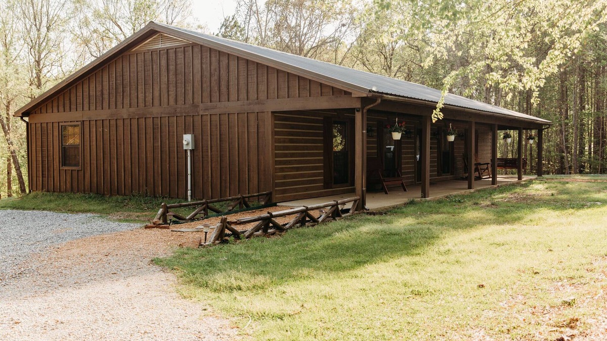 Tie Plant House | Newly remodeled home 4 Bedroom 3 Bath in private setting minutes from lake