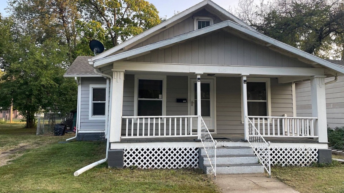 Abilene House | Newly remodeled home in historic Abilene KS. Pet Friendly
