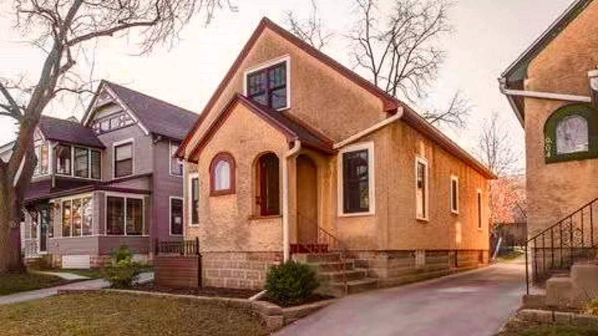 Kutzky Park House | Newly remodeled home 1 block to Mayo & St. Mary's