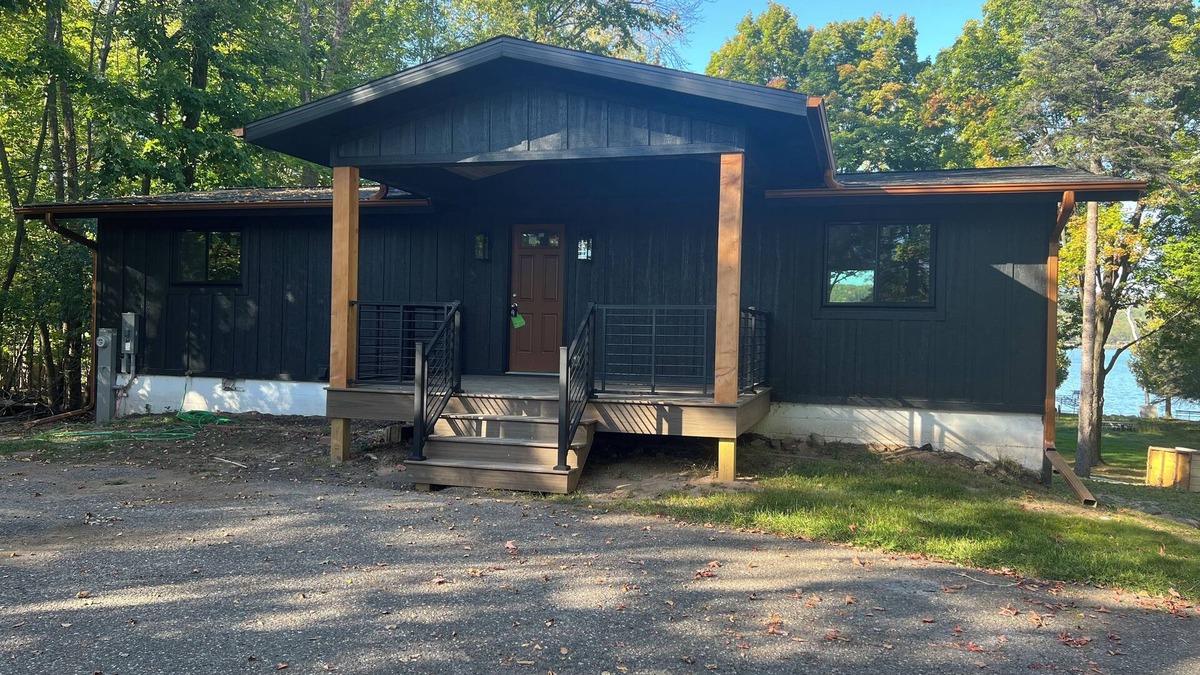 Iron Mountain House | Newly remodeled Lakefront 4-bedroom house with AC and WiFi in Iron Mountain