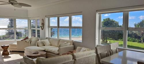 Discovery Bay Apartment | Newly Remodeled Luxury Beachfront 2-Bedroom Condo