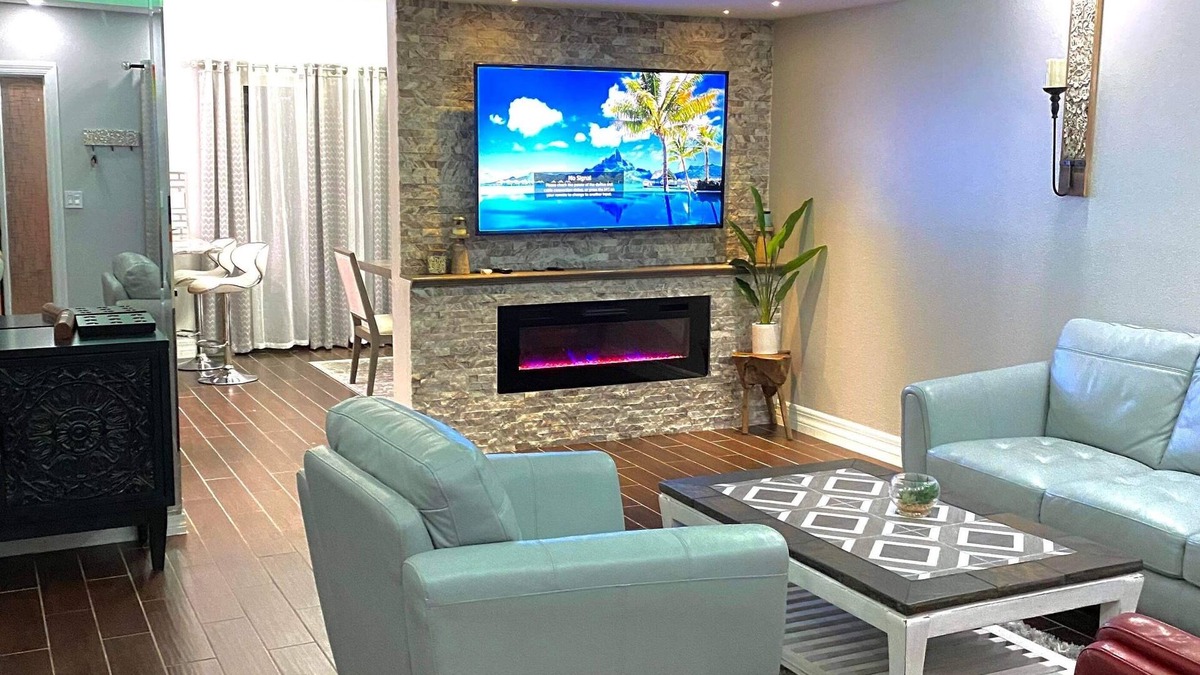 Palm Harbor House | Newly remodeled modern townhouse -15 minutes from Honeymoon Island.