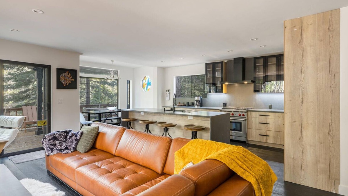 McKinney Estates House | NEWLY REMODELED!Modern Mountain House. Hot tub perched above creek.TESLA charger