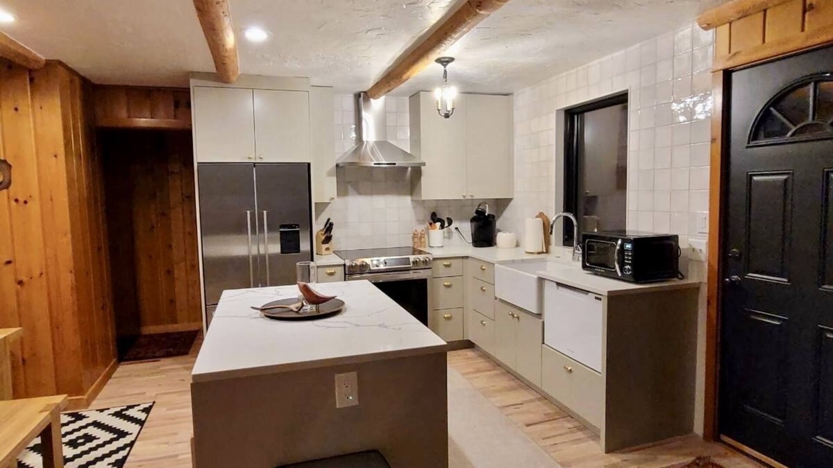 Lyons House | Newly remodeled mountain cabin near Estes Park and Lyons!