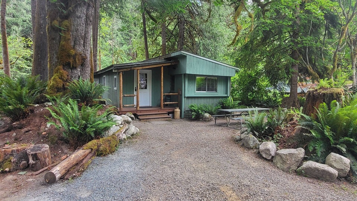 Marblemount Cabin | Newly remodeled off grid river cabin with full services including WiFi