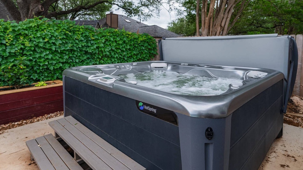 South Creek House | Newly Remodeled, Private Pool & Hot Tub, Xbox, Ping Pong, Foosball, Fully-equipped Kitchen