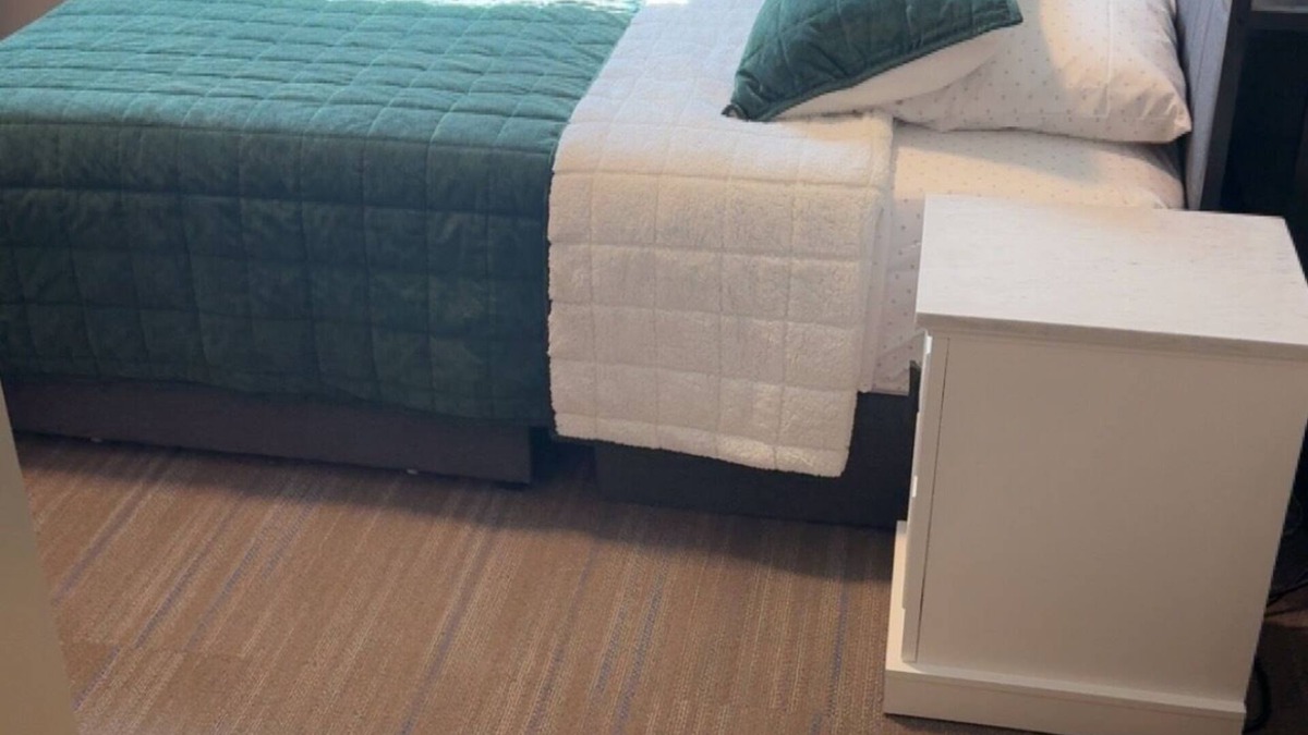 Mattoon Hotel | Newly Remodeled! - Room A1 - Queen Room Private Bath, Shared Shower (Lockable)