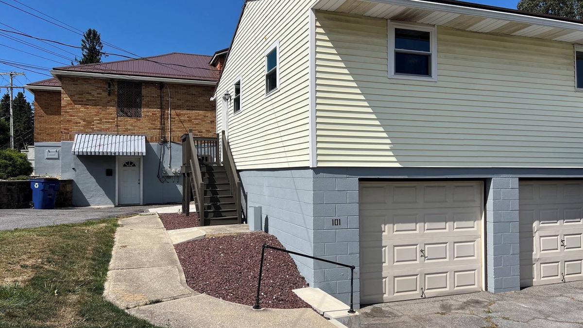 Tire Hill Apartment | Newly remodeled spacious studio apartment in Johnstown, Richland Township, PA.