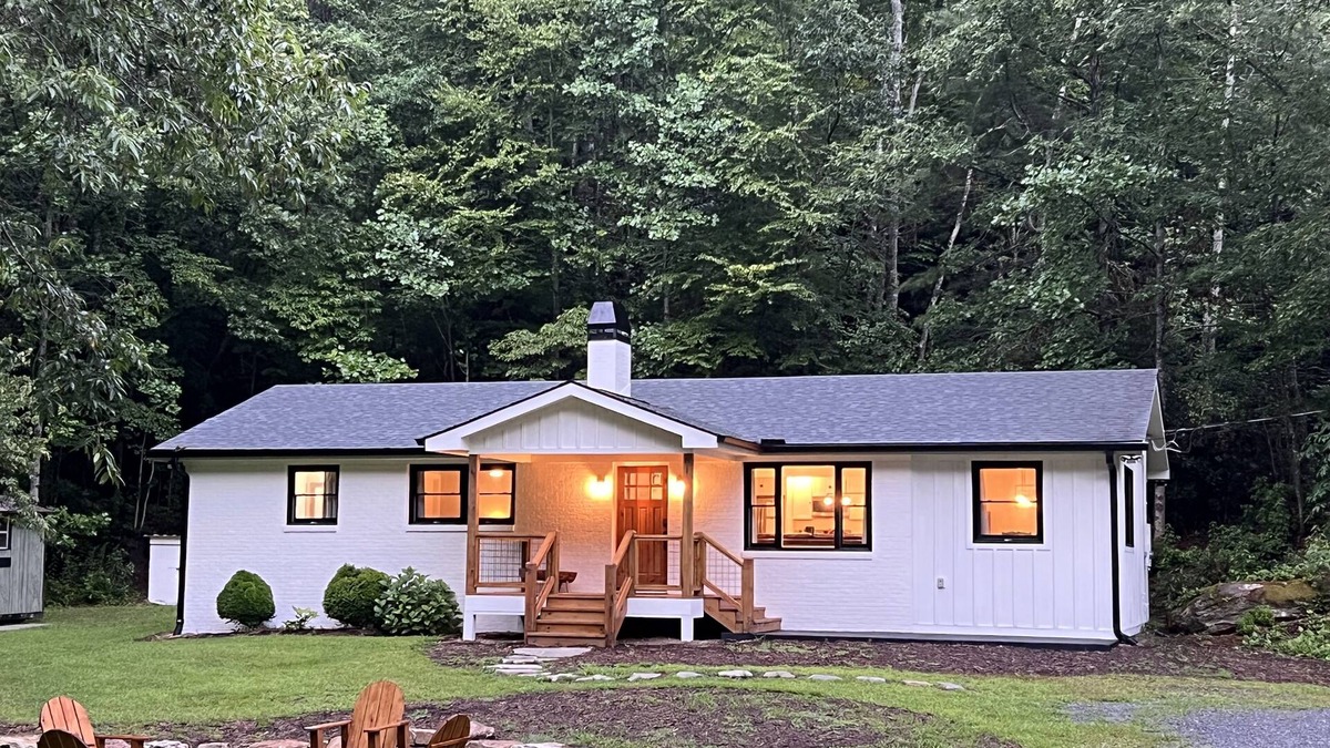Cedar Mountain House | Newly remodeled cabin in DuPont State Forest between Brevard & Hendersonville