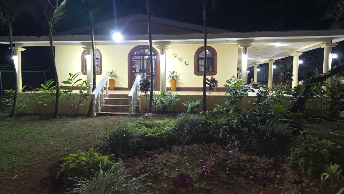 Masaya Villa | Newly Remodeled Villa Las Flores, 11 guests