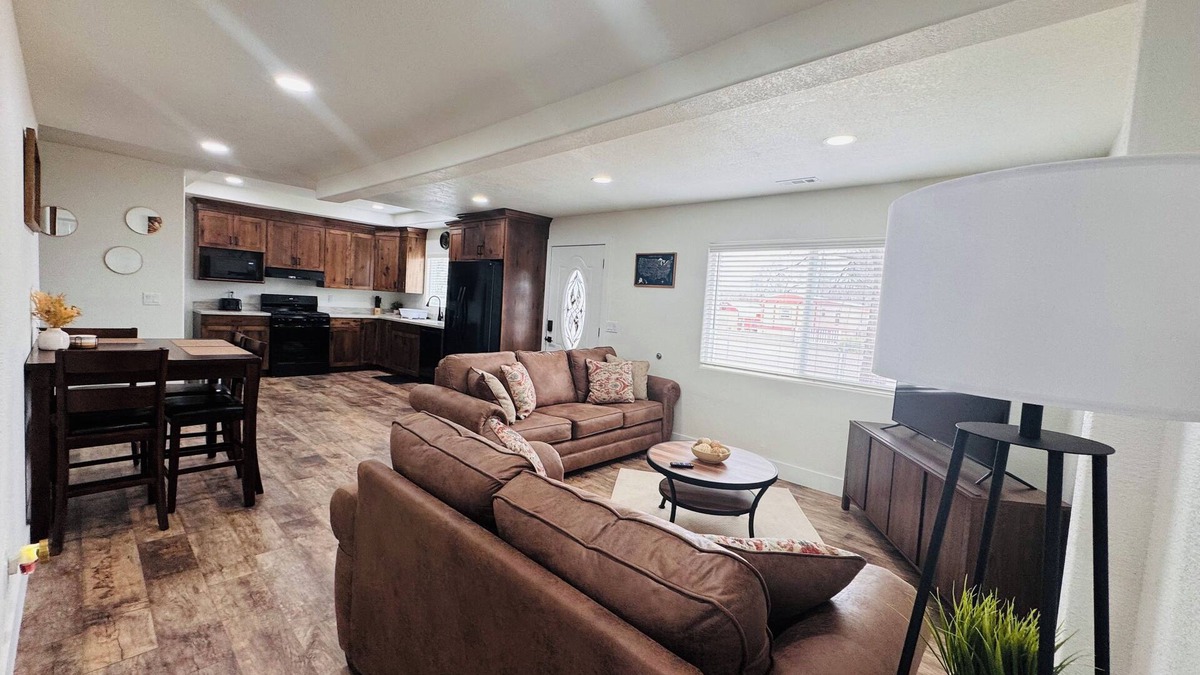 Lamar House | Newly reno’d 2-bed, 2 bath house with carport - 1 min drive from downtown Lamar.