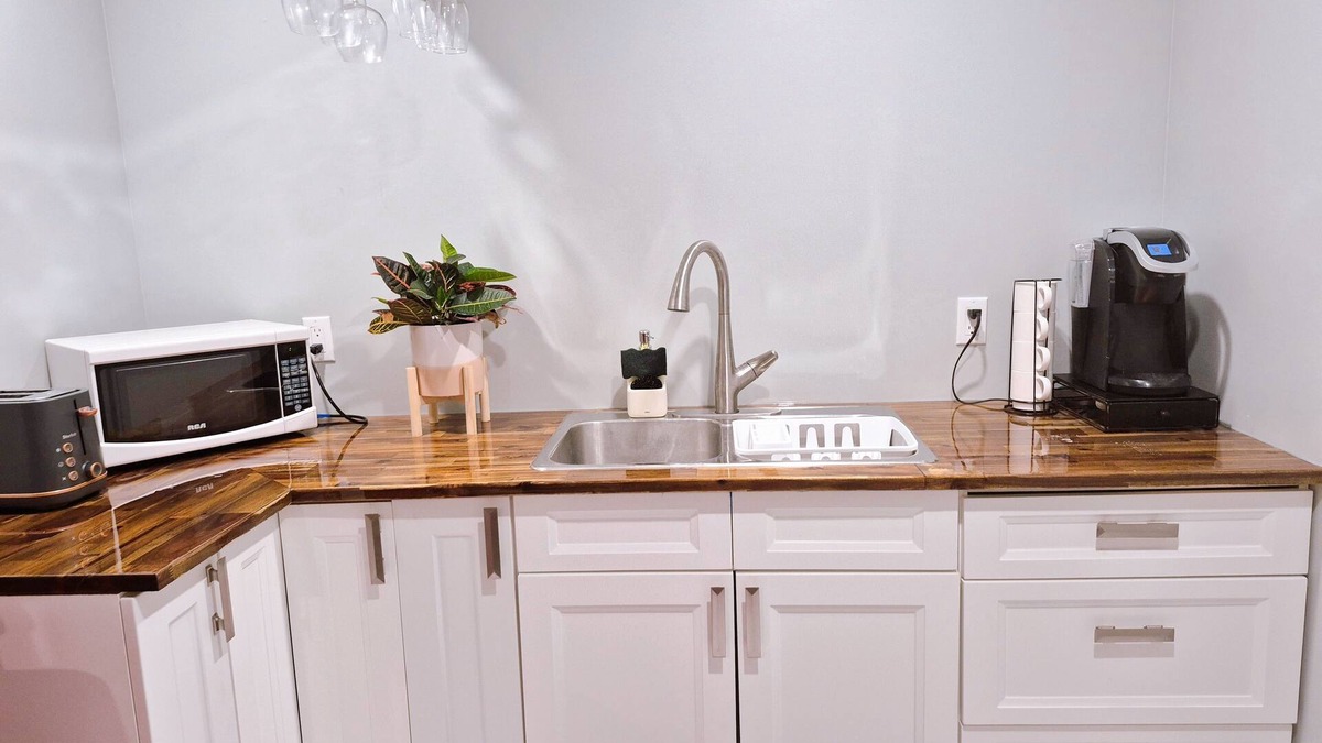 Grand Bay-Westfield House | Newly Renovated Basement Travellers Suiten