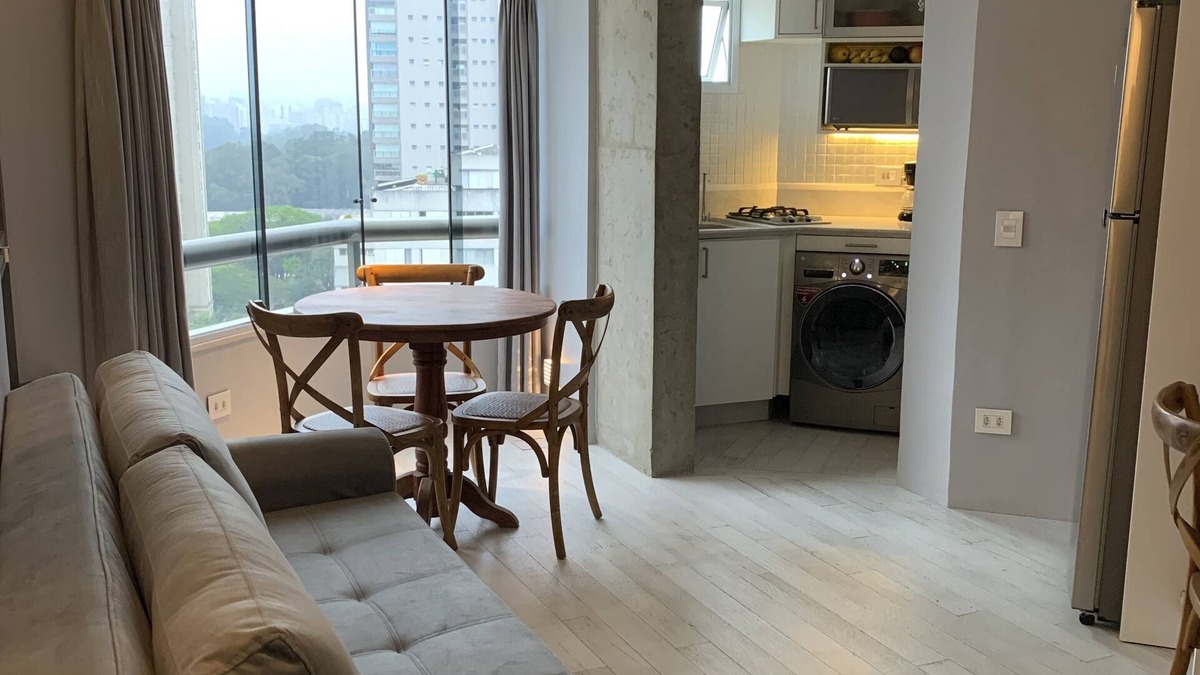 Paraiso Apartment | Newly renovated flat in great location with free underground parking.