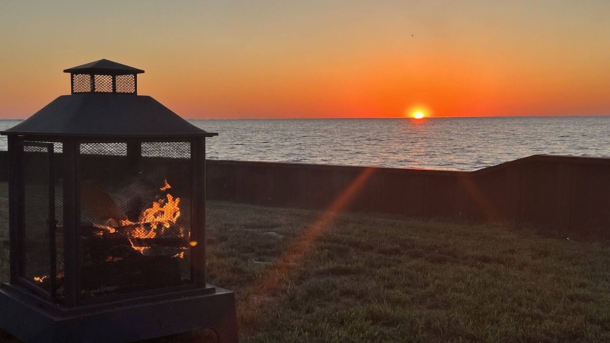 Pointe aux Roches Cottage | Newly Renovated Waterfront Cottage Lake St. Clair