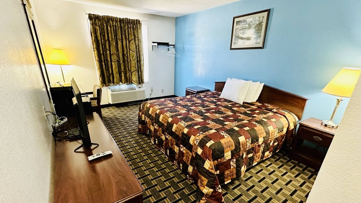 Yarmouth Hotel | Newly renovated. Pet friendly. Affordable price. Quiet and peaceful.