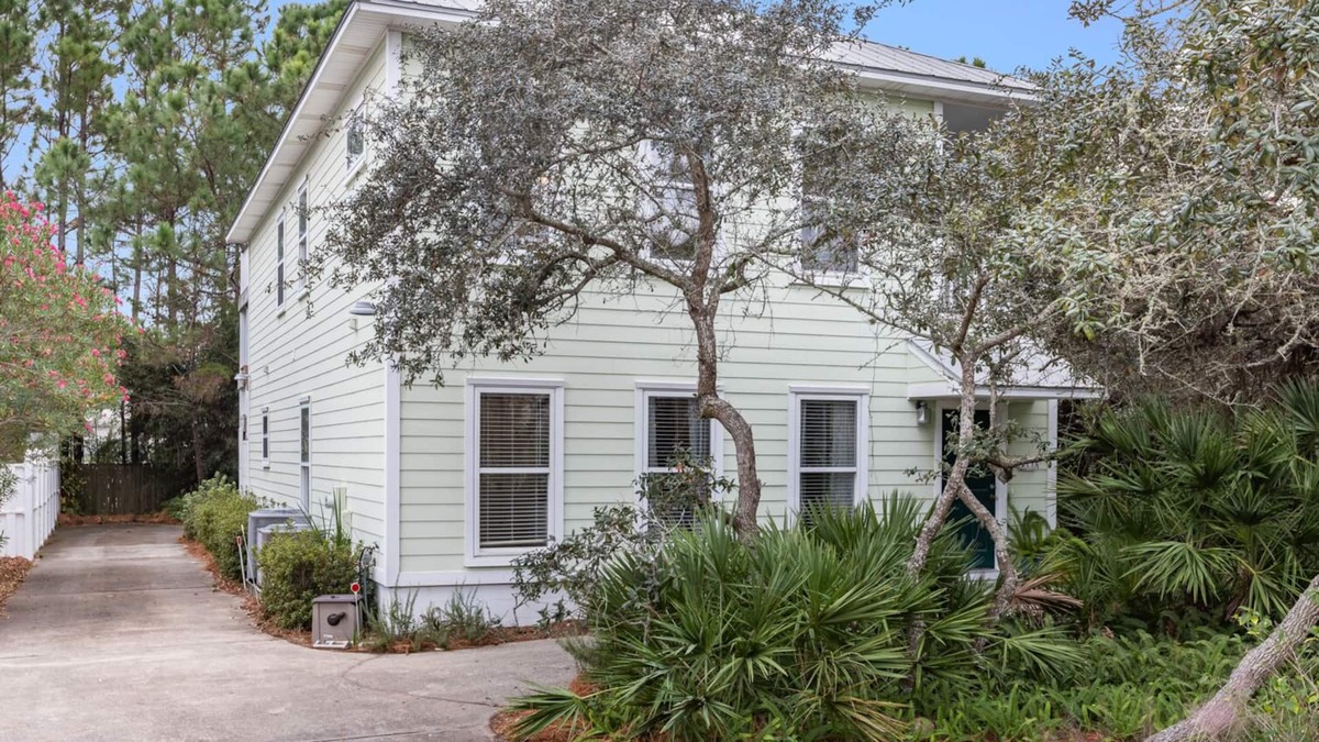 Village of Sugar Beach House | Newly Renovated! Bring Your Big Dogs! Beach Chairs!