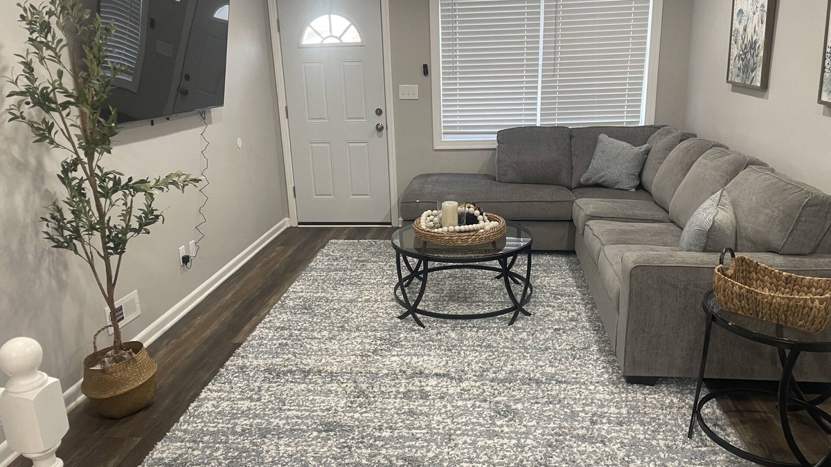 New Castle House | Newly renovated Chic & cozy 3 Bedroom Ranch house close to I-95