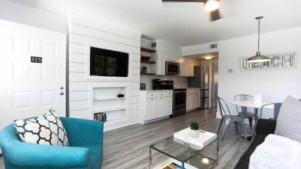 Admiral Estates Condo | Newly renovated 1 bedroom 1 bath Condo!