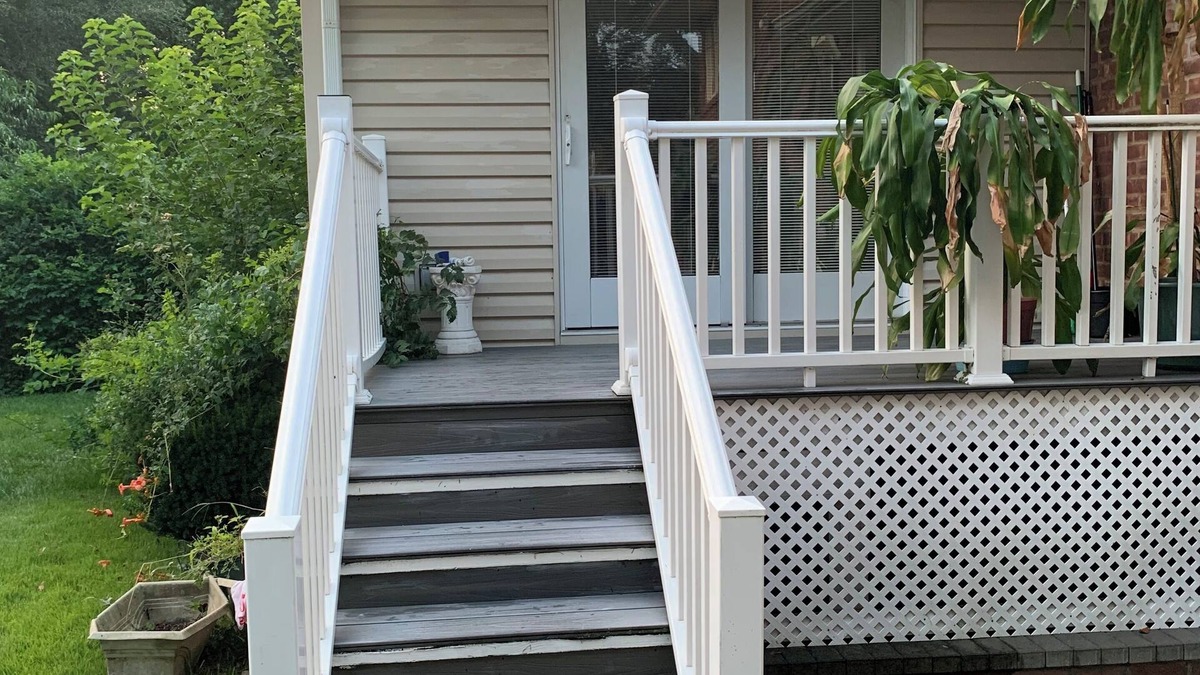 Westbury House | Newly Renovated 1 Bedroom First Floor Apartment in Westbury with Private Deck n
