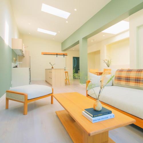 Downtown Eastside Apartment | Newly Renovated 1 Bedroom Condo in Japantown! Near Gastown & Railtown!