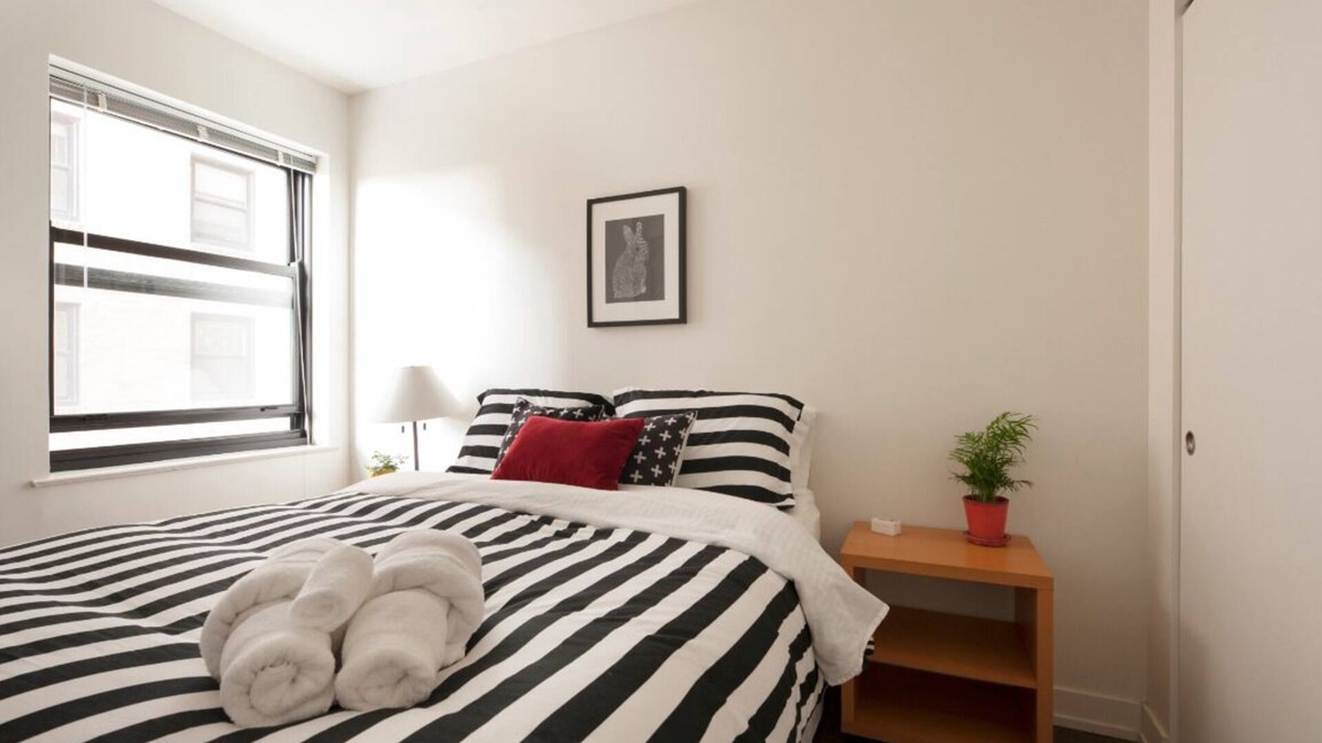 Uptown Apartment | Newly Renovated 1 BR in Art Deco Architectural Gem, Steps to L & Free Parking