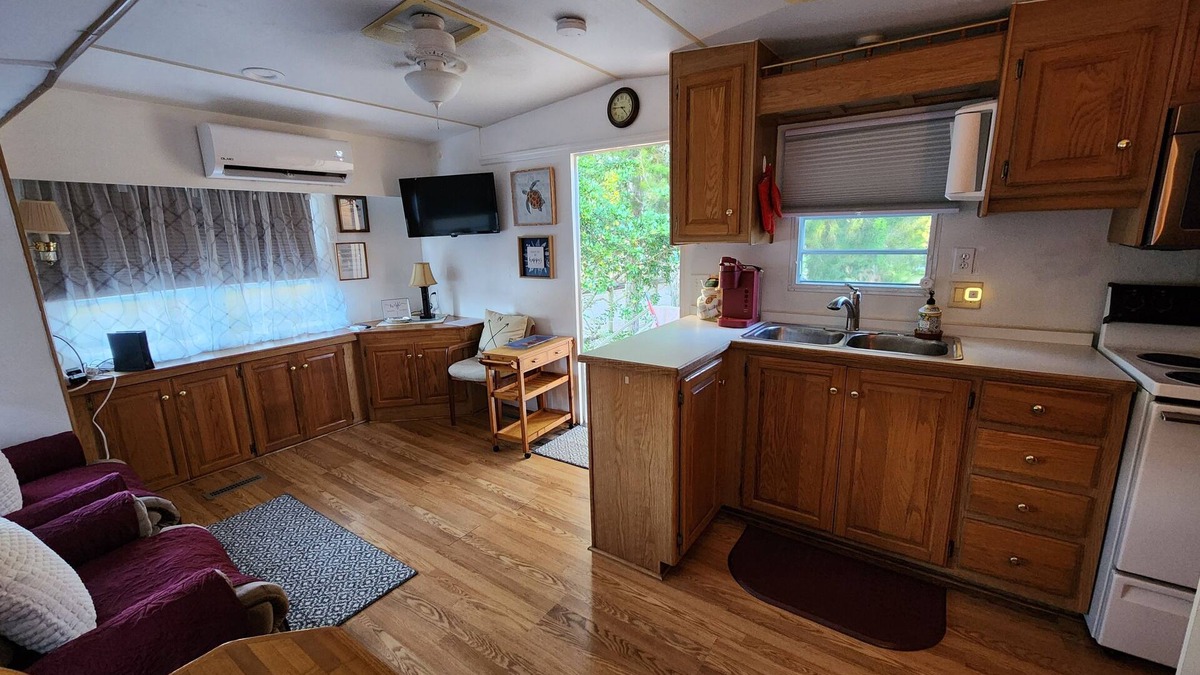 Homosassa House | Newly Renovated 1 QUEEN BEDROOM/1 BATH PRIVATE ADULT GET-A-WAY