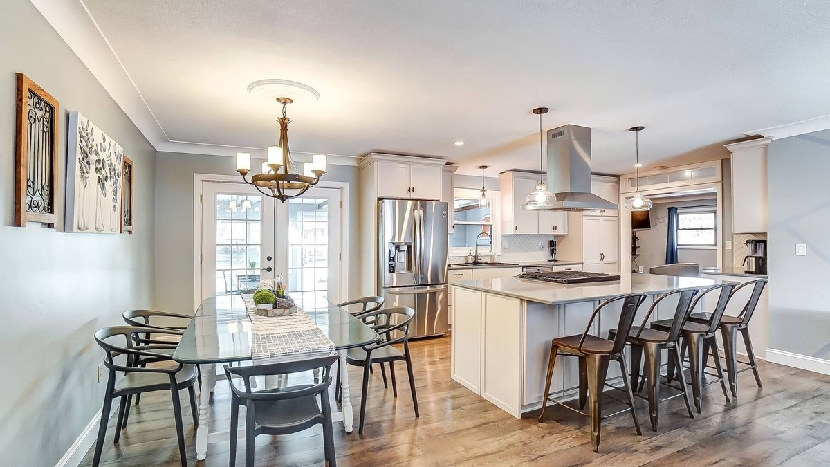 Bowling Green House | Newly Renovated, 1 block from BGSU, spacious and comfortable